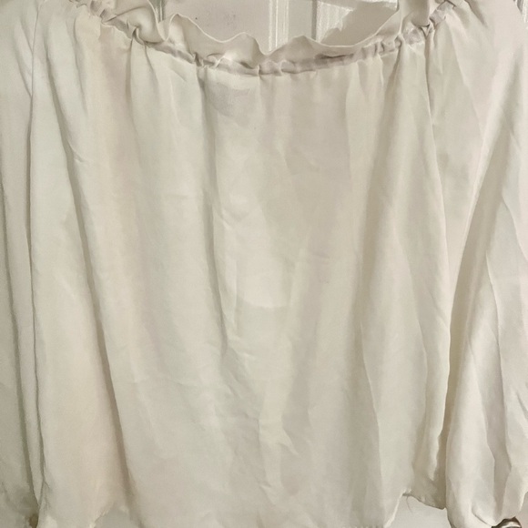 Sans Souci Ruffled Sleeved Blouse. Off white. Sz Small. Flowing. Chiffon. - Picture 2 of 6